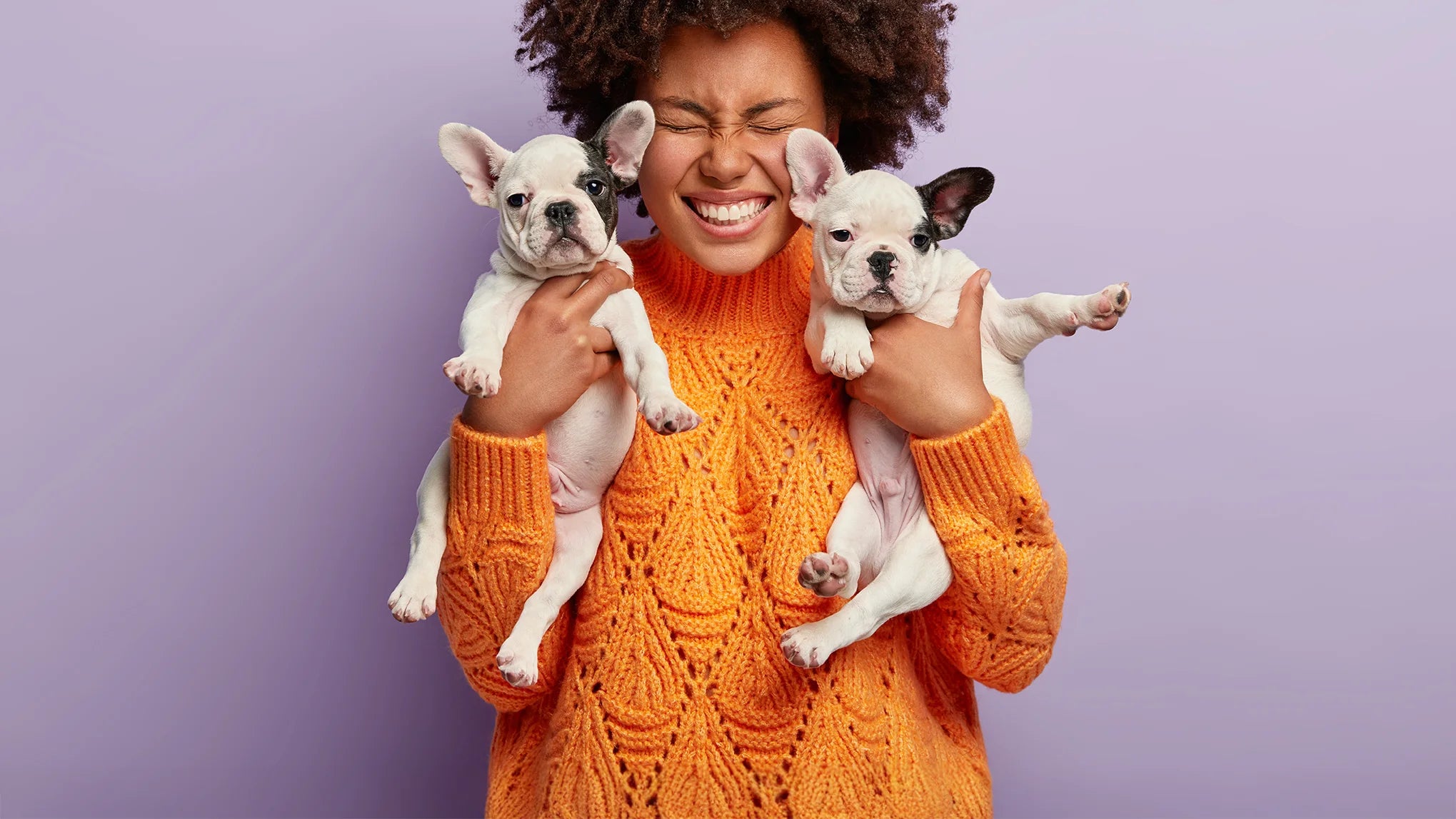 isolated-shot-of-joyful-pleased-dark-skinned-lady-2025-01-24-02-32-53-utc_copie.webp